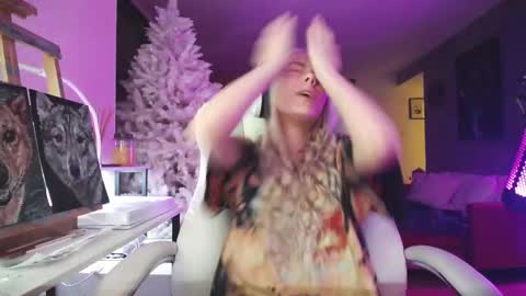 Snapshot of tinykylie chatting on November 26, 12:11 am stage Kylie Sinner brand CLITBAIT online show from November 26, 12:11 am