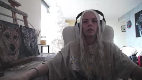 Snapshot of tinykylie chatting on November 27, 2:19 pm stage Kylie Sinner brand CLITBAIT online show from November 27, 2:19 pm