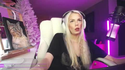 stage Kylie Sinner  brand CLITBAIT online show from February 18, 6:42 am