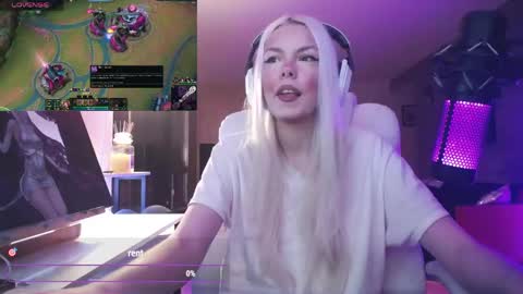 stage Kylie Sinner  brand CLITBAIT online show from April 25, 12:57 am
