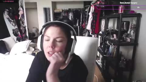 stage Kylie Sinner  brand CLITBAIT online show from June 13, 8:40 pm
