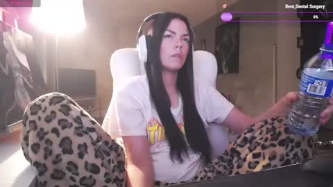 stage Kylie Sinner  brand CLITBAIT online show from June 22, 3:25 am
