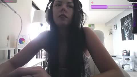 stage Kylie Sinner  brand CLITBAIT online show from July 7, 7:40 pm