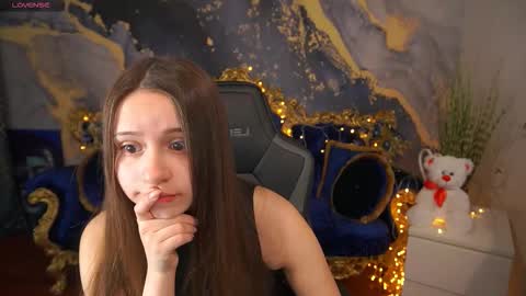 tinynataliee online show from March 8, 7:01 am