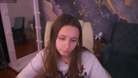 tinynataliee online show from May 1, 2:21 pm