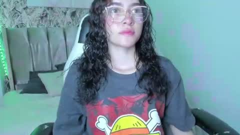 Snapshot of tinysophi chatting on June 24, 3:11 pm tinysophi online show from June 24, 3:11 pm