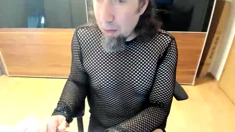 Snapshot of tirolerboy27 chatting on June 1, 8:05 am Tirolerboy27 online show from June 1, 8:05 am
