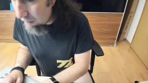 Snapshot of tirolerboy27 chatting on June 4, 7:03 am Tirolerboy27 online show from June 4, 7:03 am