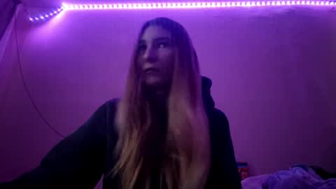 Hi Im Carry 18 years old online show from November 18, 6:40 am