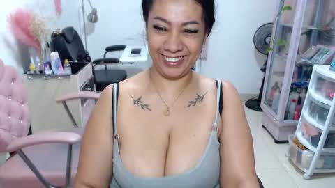 Snapshot of titsbiglovers chatting on June 5, 12:22 pm DIVA online show from June 5, 12:22 pm