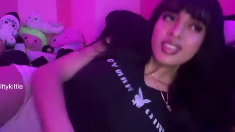 HOTTIE4U online show from April 16, 10:34 pm