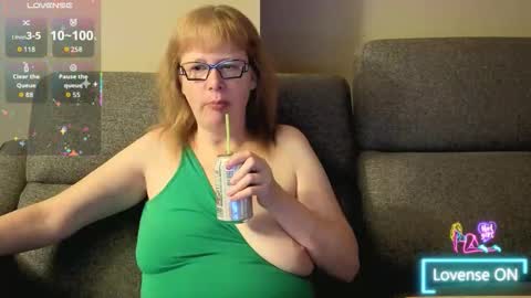 tittylandqc online show from April 28, 1:37 am