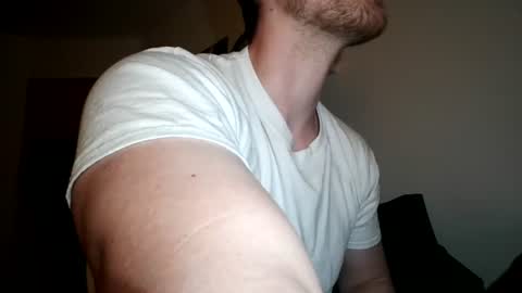 Snapshot of tiwe_ chatting on June 17, 7:15 pm HornyGentleman online show from June 17, 7:15 pm
