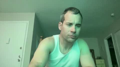 Snapshot of tleigh24 chatting on December 27, 12:18 am tleigh24 online show from December 27, 12:18 am