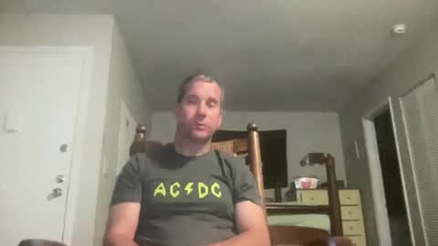 Snapshot of tleigh24 chatting on December 2, 2:06 am tleigh24 online show from December 2, 2:06 am