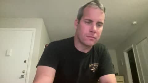 Snapshot of tleigh24 chatting on December 17, 12:38 am tleigh24 online show from December 17, 12:38 am