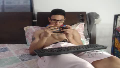 Snapshot of tobicraig chatting on February 14, 7:10 pm Andres Independent Model online show from February 14, 7:10 pm