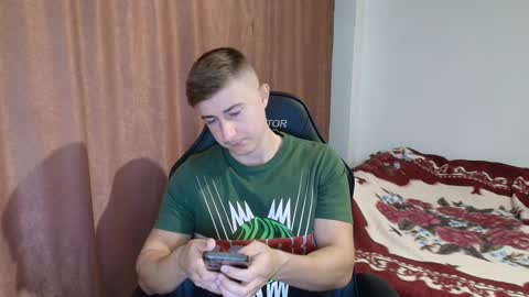 Snapshot of todhorny987 chatting on December 11, 8:15 am todhorny987 online show from December 11, 8:15 am