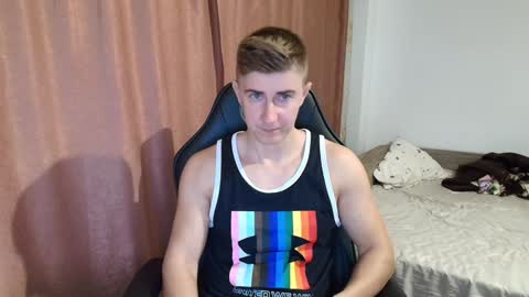 Snapshot of todhorny987 chatting on January 13, 4:39 am todhorny987 online show from January 13, 4:39 am