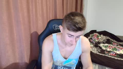 Snapshot of todhorny987 chatting on January 20, 6:10 am todhorny987 online show from January 20, 6:10 am