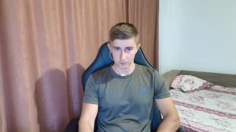 Snapshot of todhorny987 chatting on February 18, 7:10 am todhorny987 online show from February 18, 7:10 am