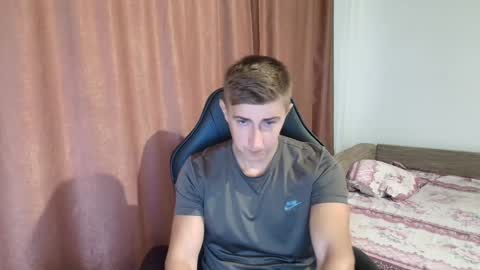 Snapshot of todhorny987 chatting on February 19, 6:33 am todhorny987 online show from February 19, 6:33 am