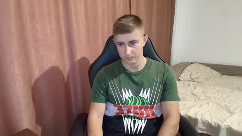 Snapshot of todhorny987 chatting on March 5, 10:00 am todhorny987 online show from March 5, 10:00 am