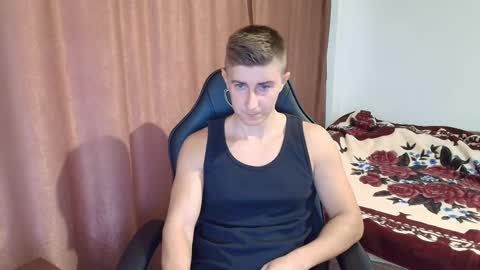 Snapshot of todhorny987 chatting on March 6, 6:19 am todhorny987 online show from March 6, 6:19 am