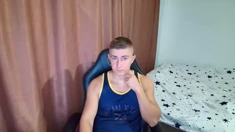 Snapshot of todhorny987 chatting on December 4, 7:39 am todhorny987 online show from December 4, 7:39 am