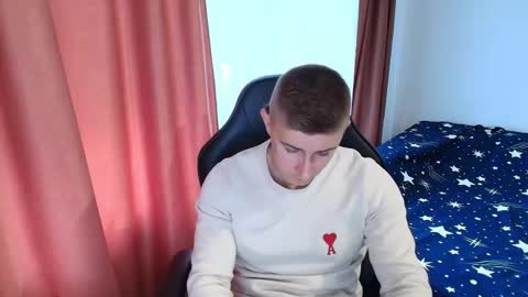 Snapshot of todhorny987 chatting on February 24, 9:40 am todhorny987 online show from February 24, 9:40 am