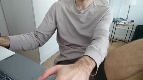 Snapshot of toja112 chatting on February 10, 11:25 am Martin online show from February 10, 11:25 am