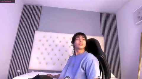 toji lee online show from November 17, 8:14 pm