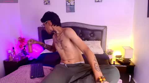 Snapshot of toji_zenni chatting on May 13, 5:05 am toji_zenni online show from May 13, 5:05 am