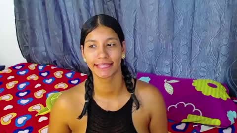 Snapshot of tokihoney chatting on May 20, 9:43 pm Adela y juan online show from May 20, 9:43 pm