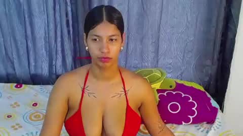 Snapshot of tokihoney chatting on June 10, 9:25 pm Adela y juan online show from June 10, 9:25 pm
