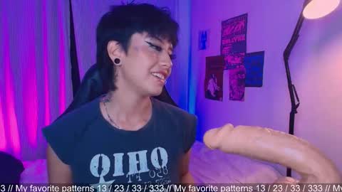 Snapshot of tokyo_blues chatting on March 2, 12:35 am Halsey Sofii online show from March 2, 12:35 am