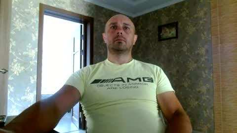 Snapshot of tolianuch chatting on June 22, 9:50 am Huligan online show from June 22, 9:50 am