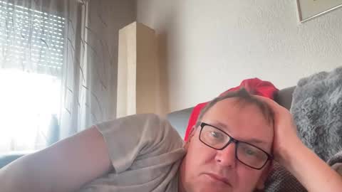 Snapshot of tom6644 chatting on March 7, 2:34 pm Tom online show from March 7, 2:34 pm