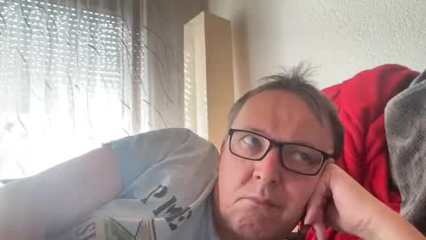 Snapshot of tom6644 chatting on March 9, 10:08 am Tom online show from March 9, 10:08 am