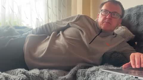 Snapshot of tom6644 chatting on November 9, 1:20 pm Tom online show from November 9, 1:20 pm