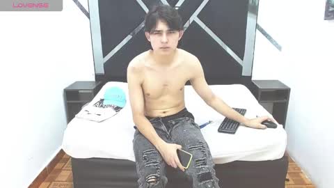 Snapshot of tom_0002 chatting on November 1, 8:11 pm tom_0002 online show from November 1, 8:11 pm