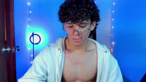 Tom Blue online show from May 4, 4:36 pm