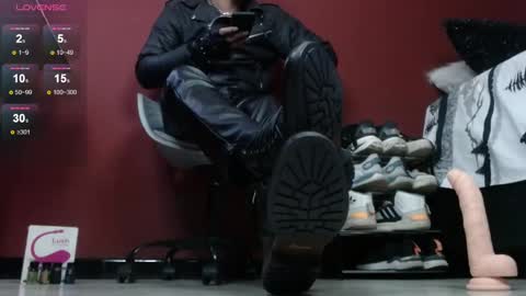 Tom online show from December 5, 12:00 pm