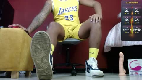 Tom online show from February 19, 8:10 pm