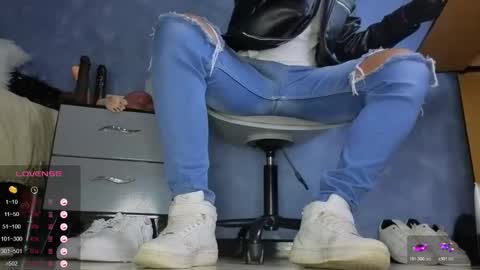 Tom online show from February 11, 12:48 am