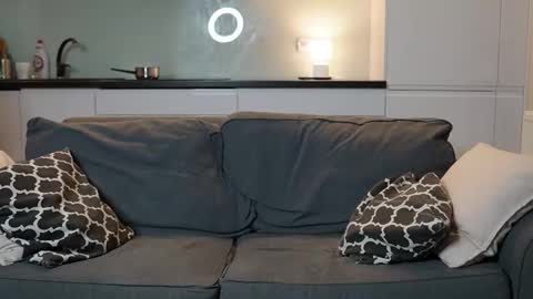 Tom online show from October 28, 6:21 pm