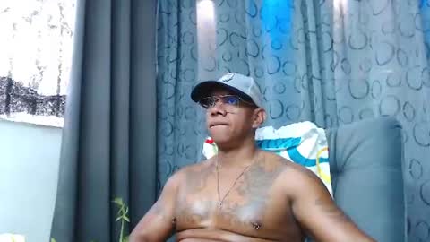 Snapshot of tom_miller chatting on July 27, 6:59 pm Tom Miller online show from July 27, 6:59 pm