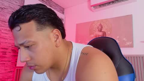 Tom muscle1 online show from February 10, 11:58 am