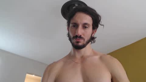 Snapshot of tom_show chatting on February 3, 5:03 pm tom_show online show from February 3, 5:03 pm