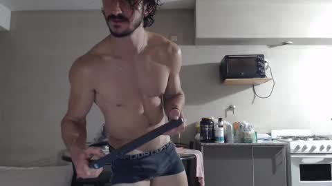 Snapshot of tom_show chatting on March 1, 2:26 am tom_show online show from March 1, 2:26 am